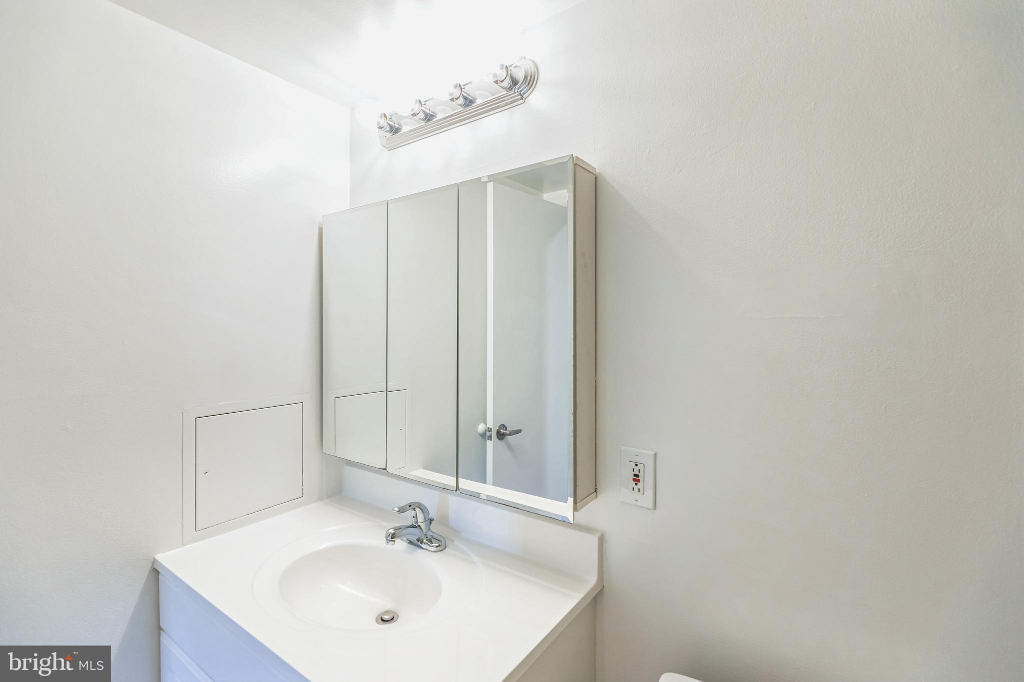 1121 University Blvd W #915-B