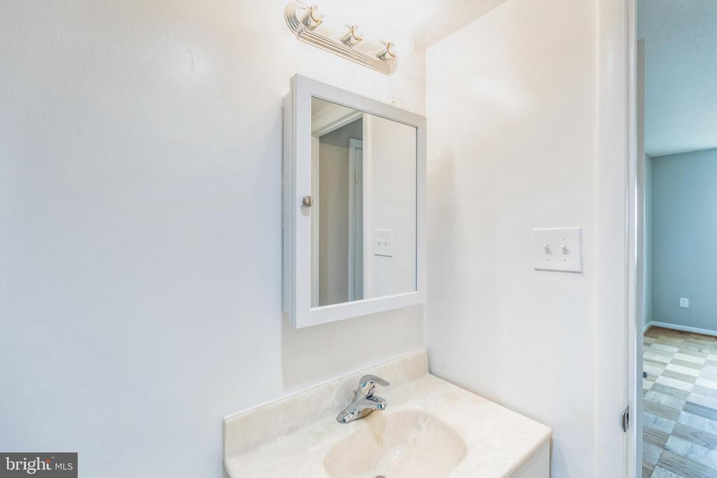 1121 University Blvd W #915-B