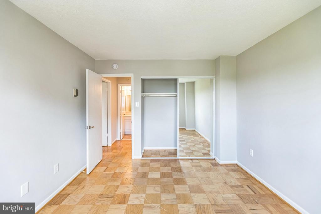 1121 University Blvd W #915-B