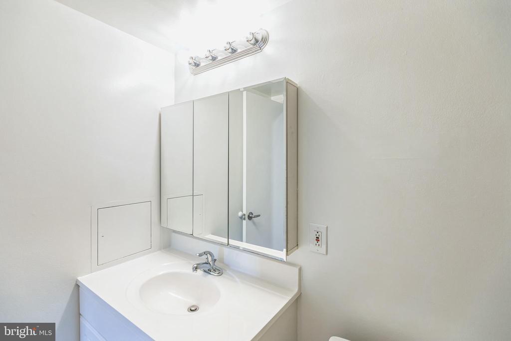 1121 University Blvd W #915-B