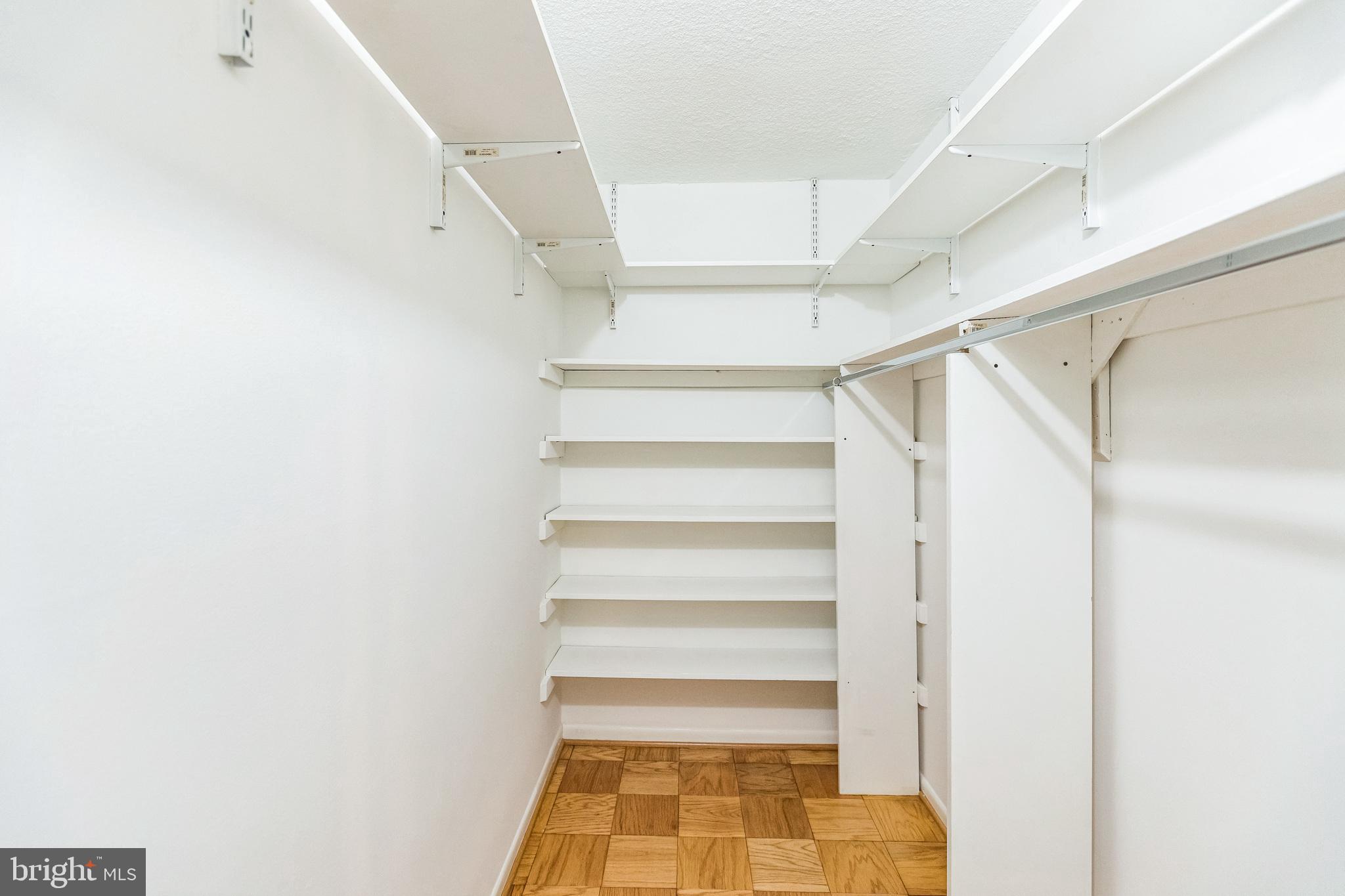 1121 University Blvd W #915-B