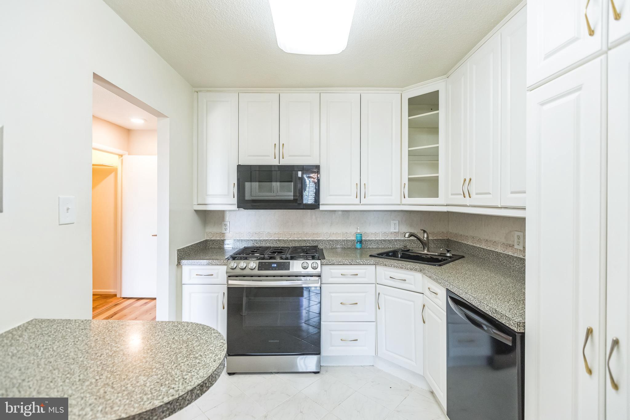 1121 University Blvd W #915-B