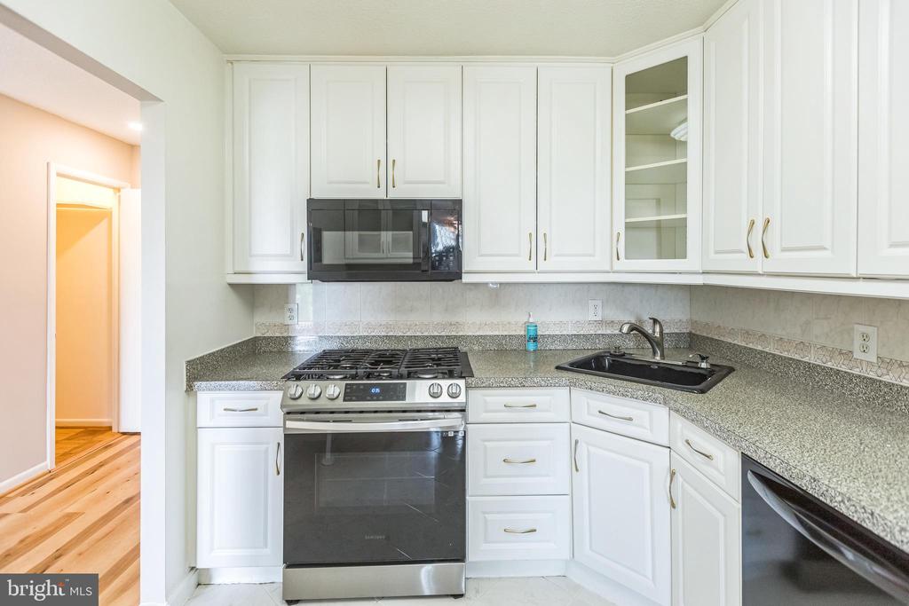 1121 University Blvd W #915-B