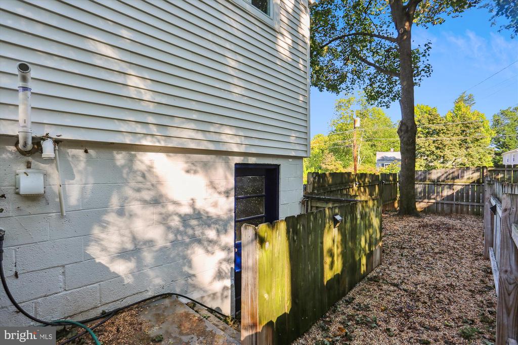 625 Edmonston Dr