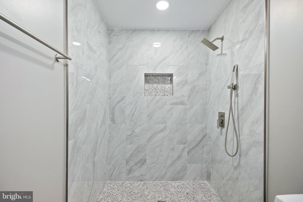 823 Malibu Dr