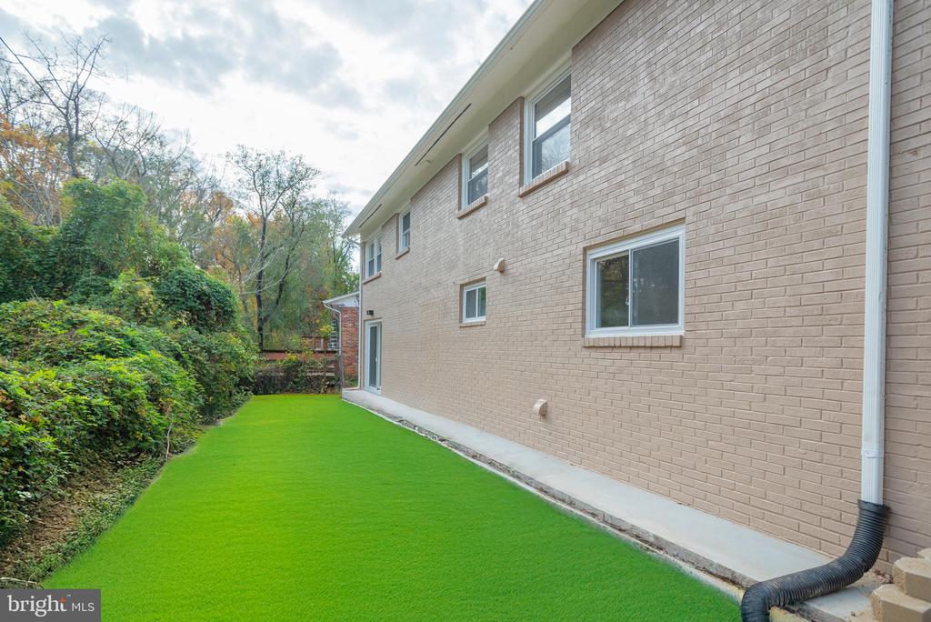 823 Malibu Dr