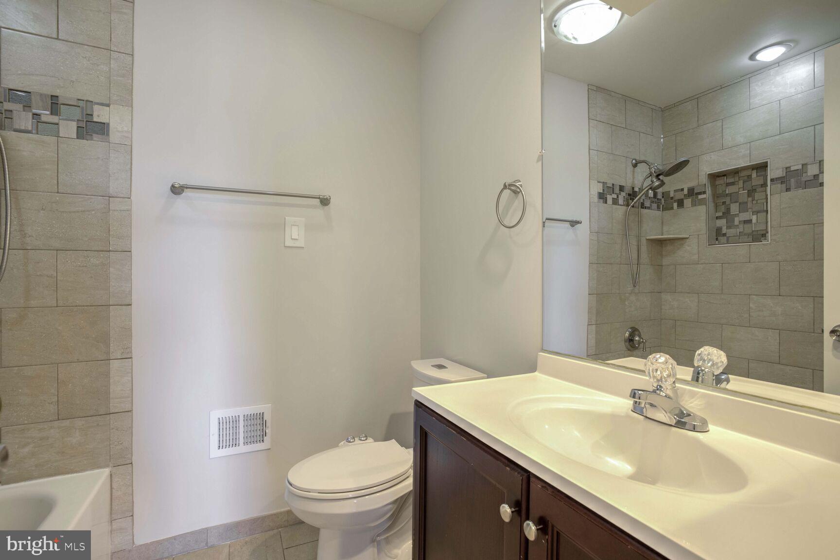 27 Forest Landing Ct