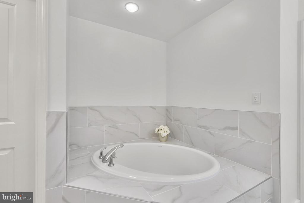 12928 Clarks Crossing Dr