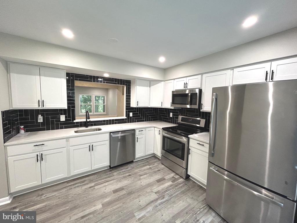 11516 SUMMER OAK DRIVE