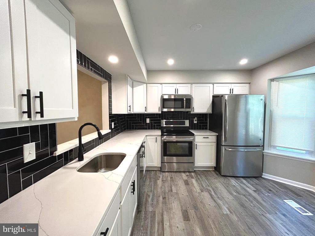 11516 SUMMER OAK DRIVE