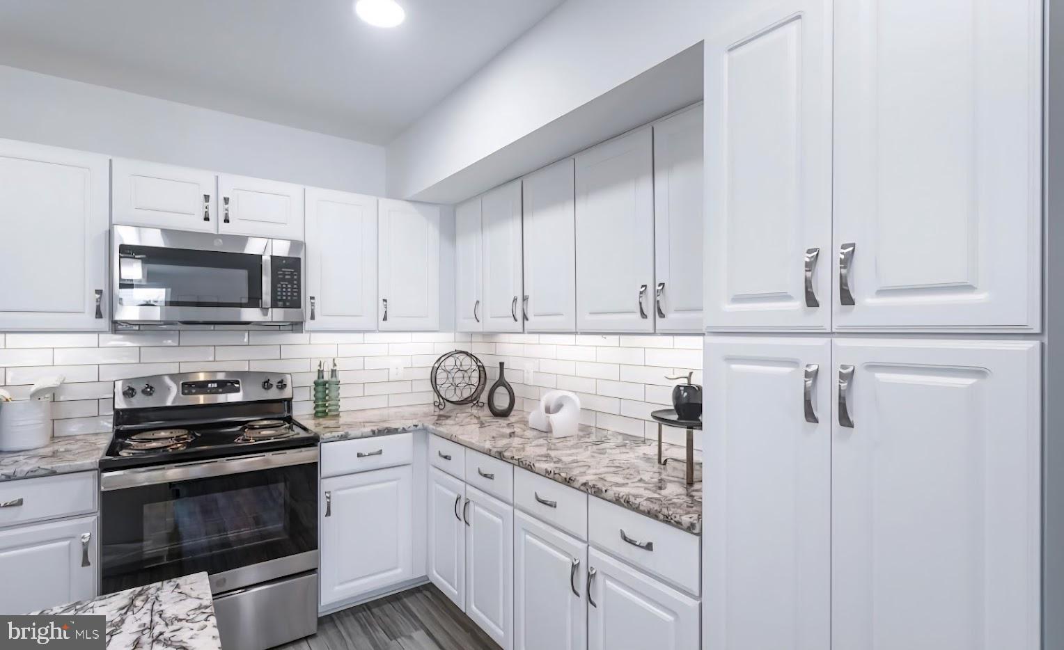 19520 VILLAGE WALK 3-106