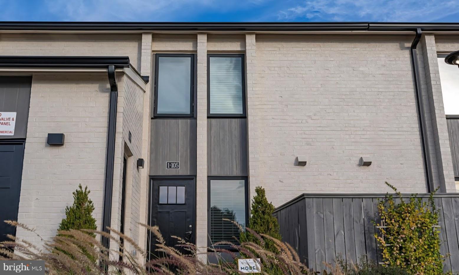 19520 VILLAGE WALK 3-106