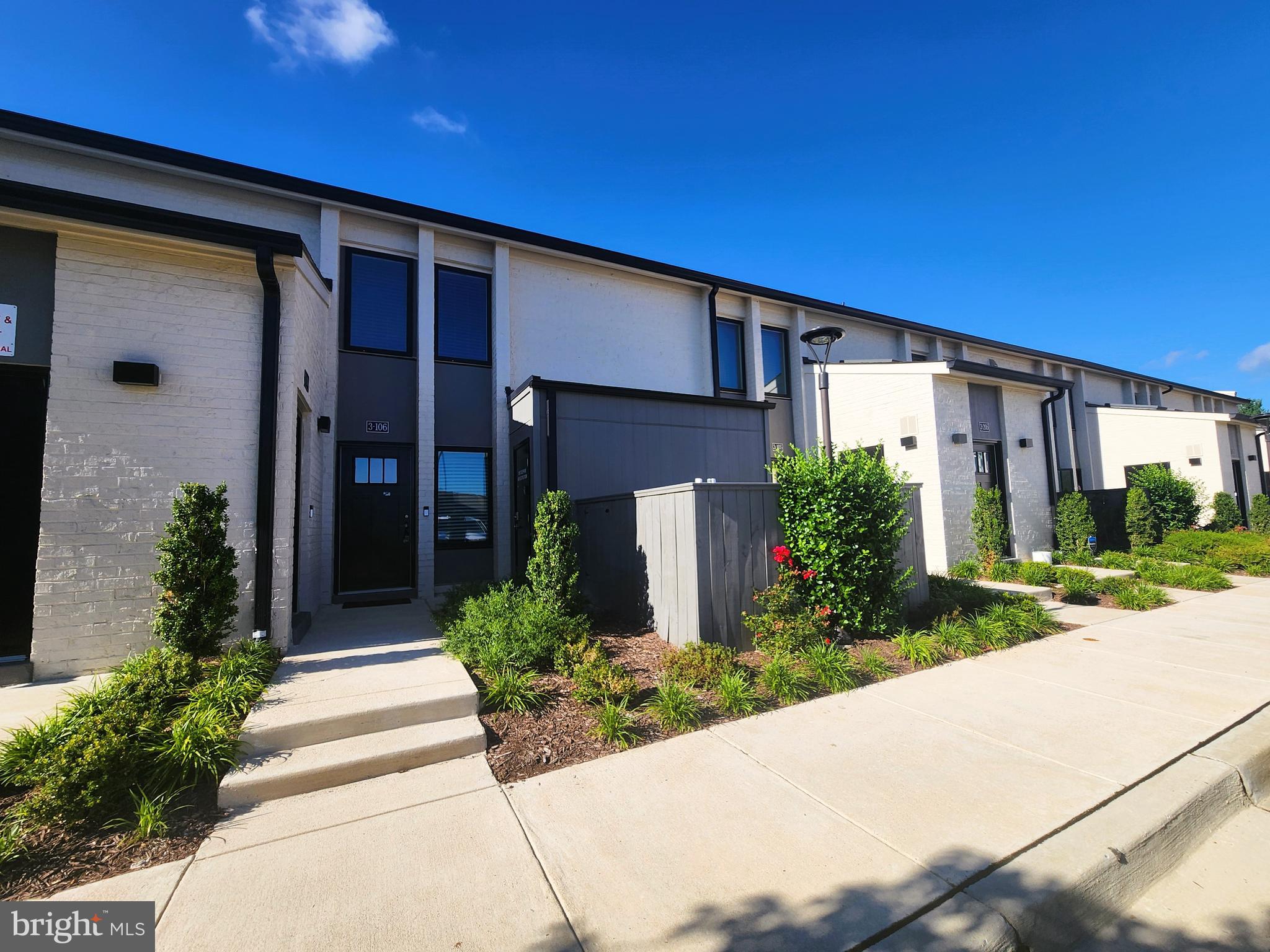 19520 VILLAGE WALK 3-106