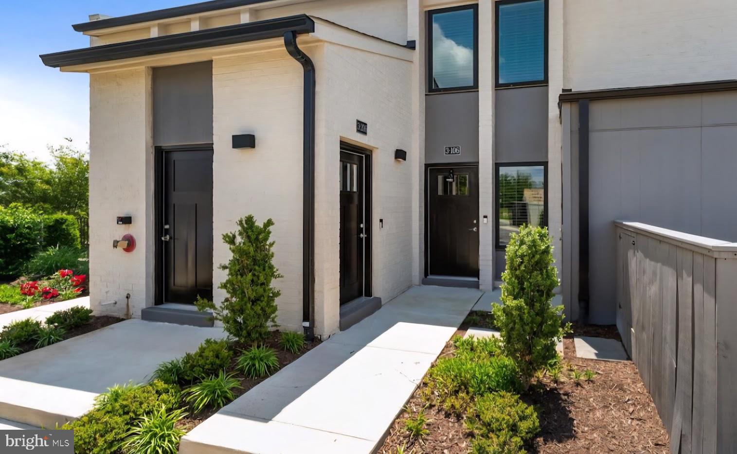 19520 VILLAGE WALK 3-106