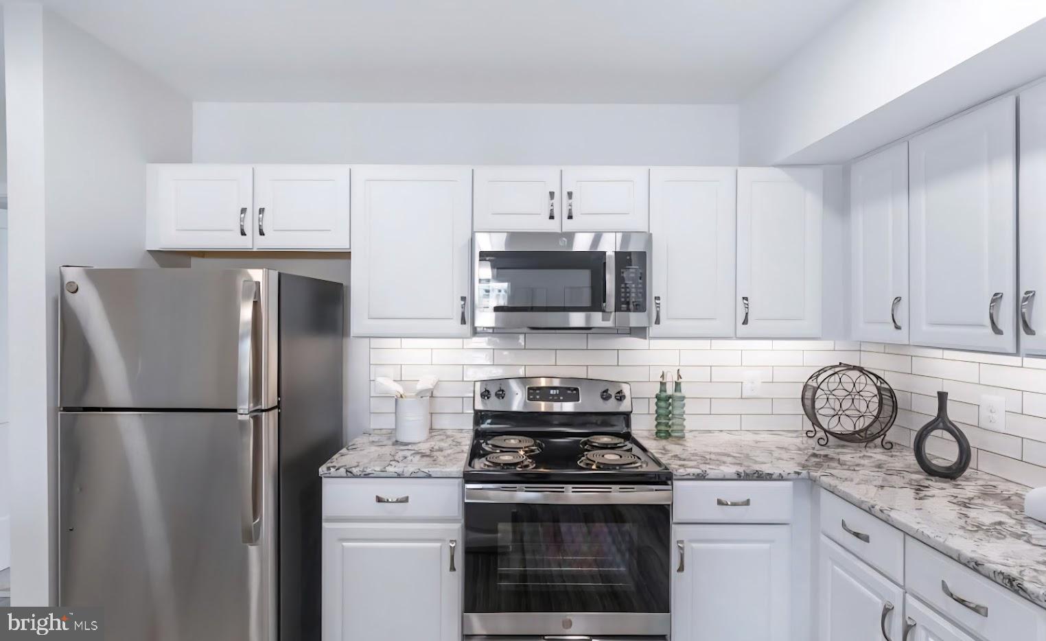 19520 VILLAGE WALK 3-106