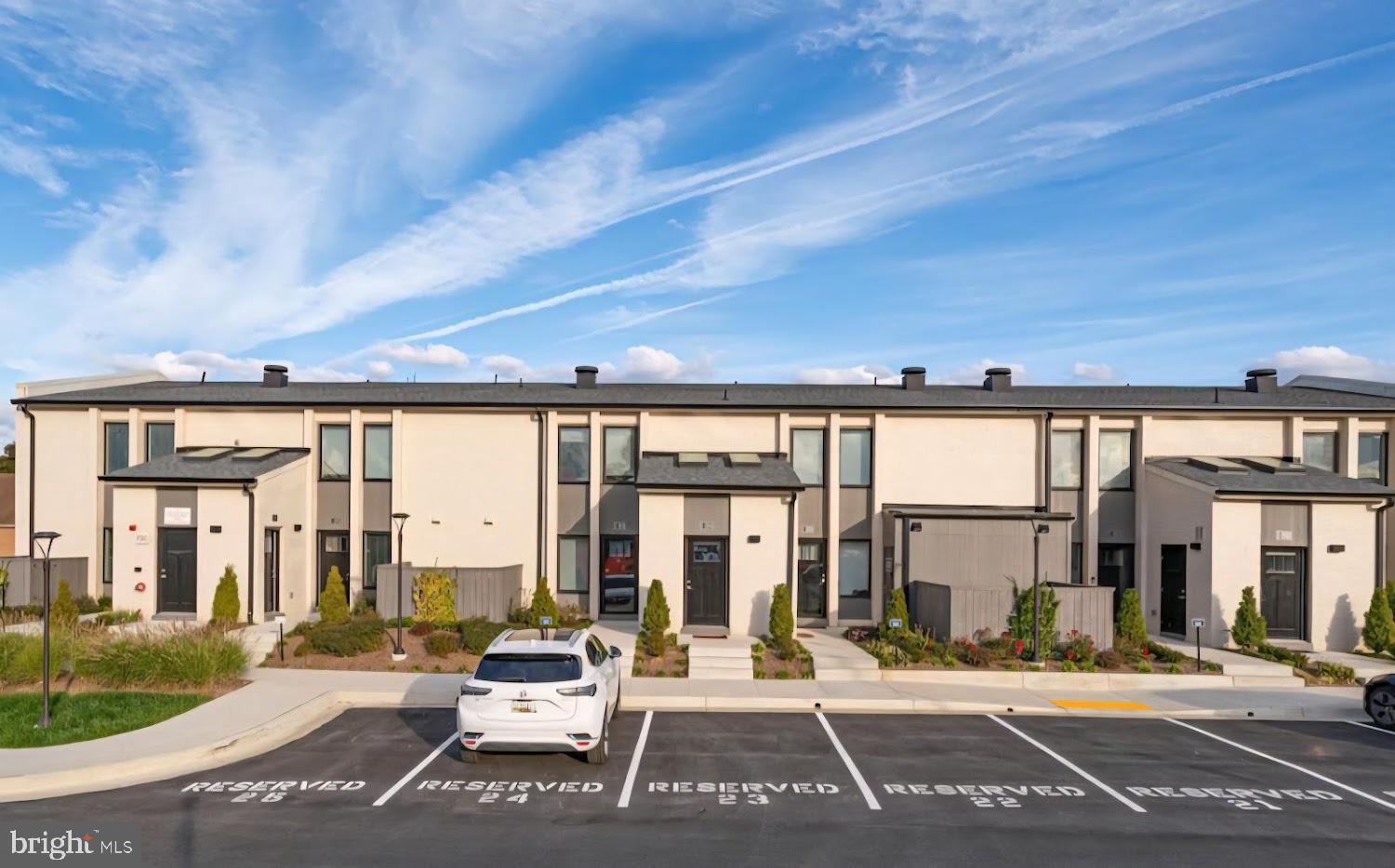 19520 VILLAGE WALK 3-106