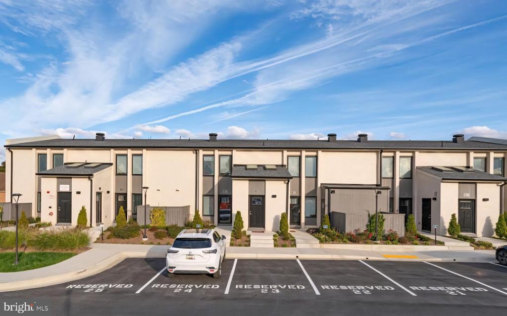 19520 VILLAGE WALK 3-106