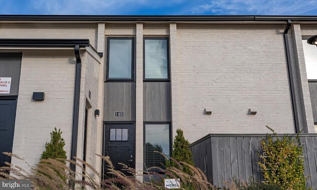 19520 VILLAGE WALK 3-106