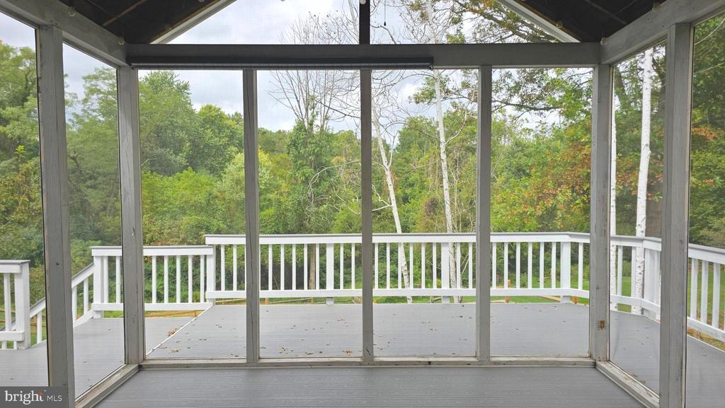 10 FOREST BROOK COURT