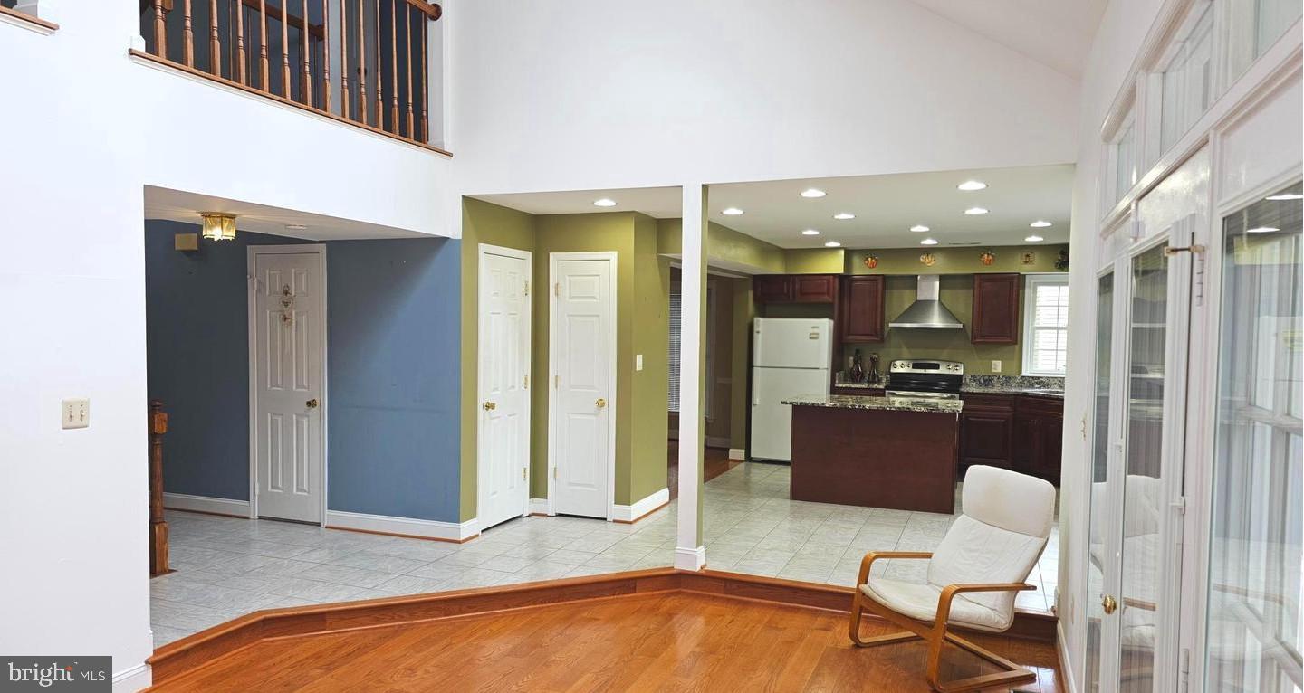 10 FOREST BROOK COURT