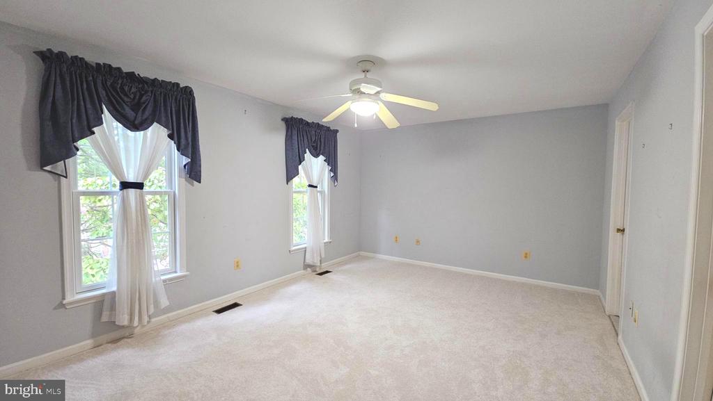 10 FOREST BROOK COURT
