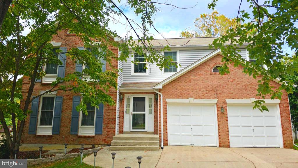 10 FOREST BROOK COURT