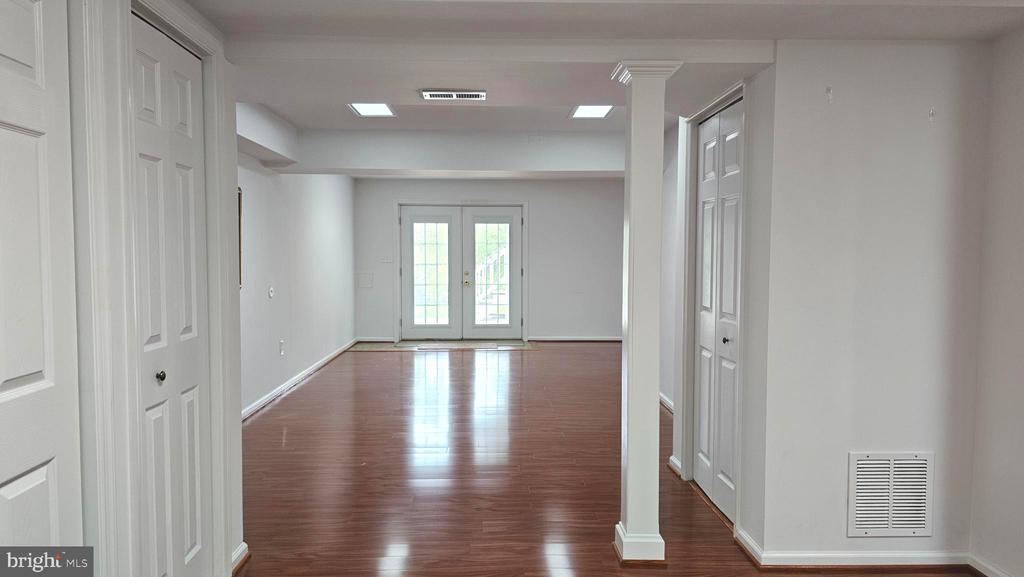 10 FOREST BROOK COURT