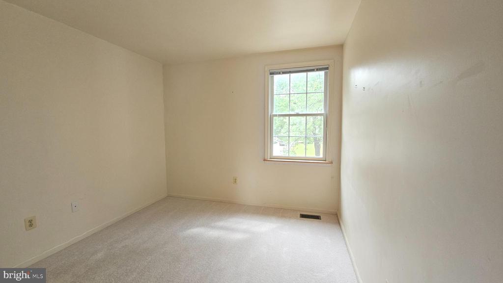 10 FOREST BROOK COURT