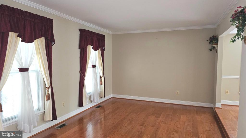 10 FOREST BROOK COURT