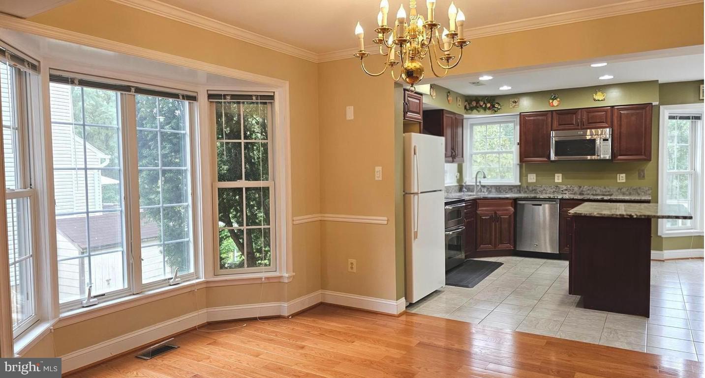 10 FOREST BROOK COURT