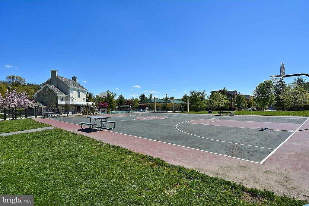 13236 MAPLECREST DRIVE