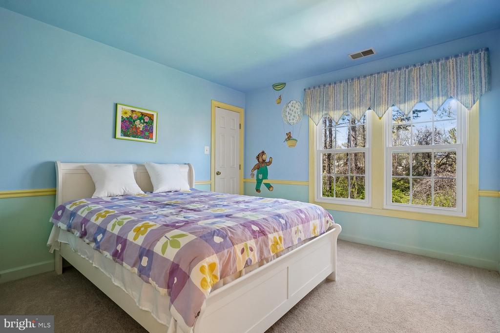 13236 MAPLECREST DRIVE