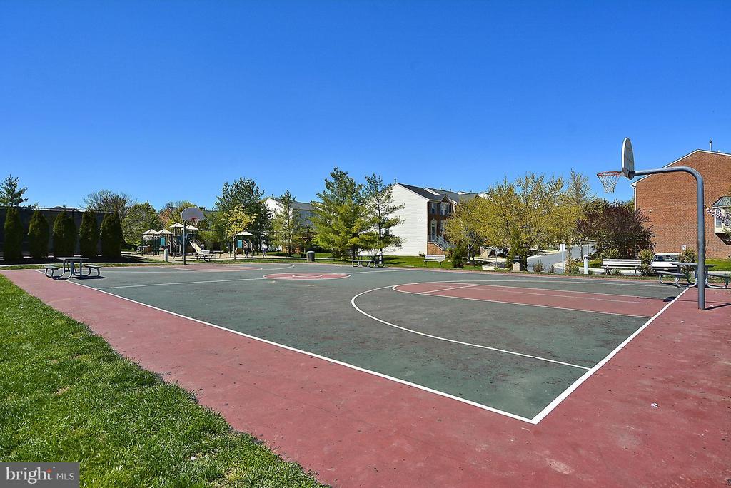 13236 MAPLECREST DRIVE