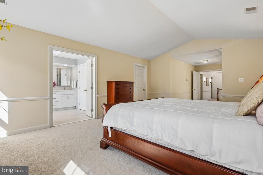 13236 MAPLECREST DRIVE