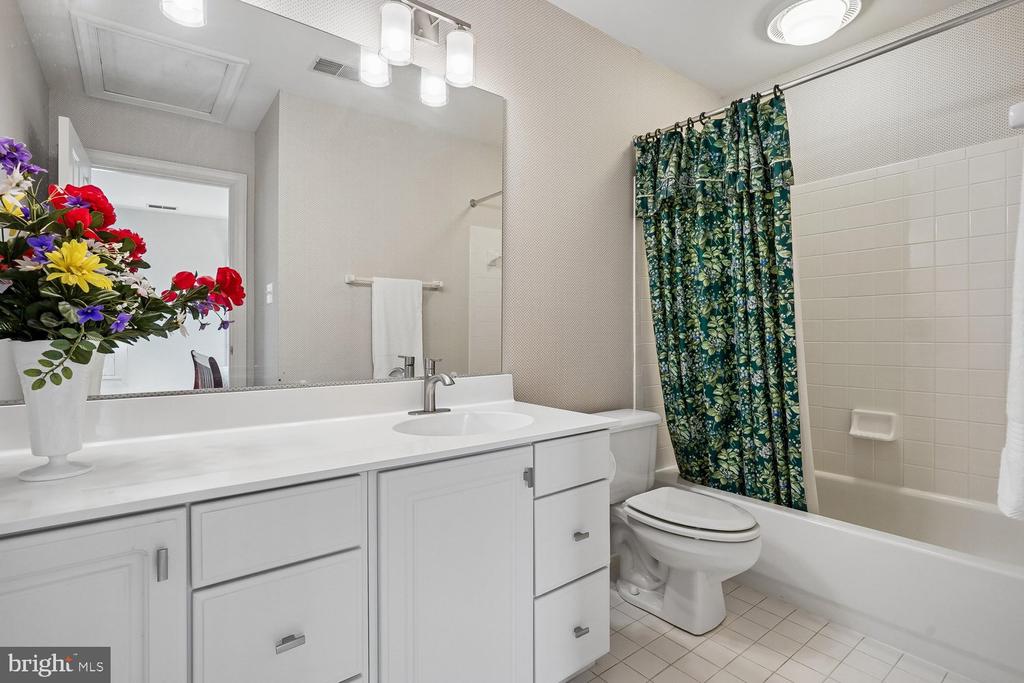 13236 MAPLECREST DRIVE