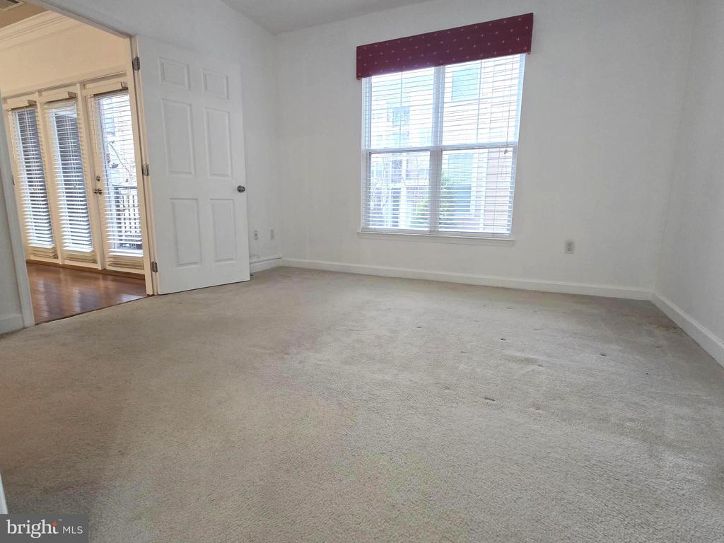 501 HUNGERFORD DRIVE Unit: 110
