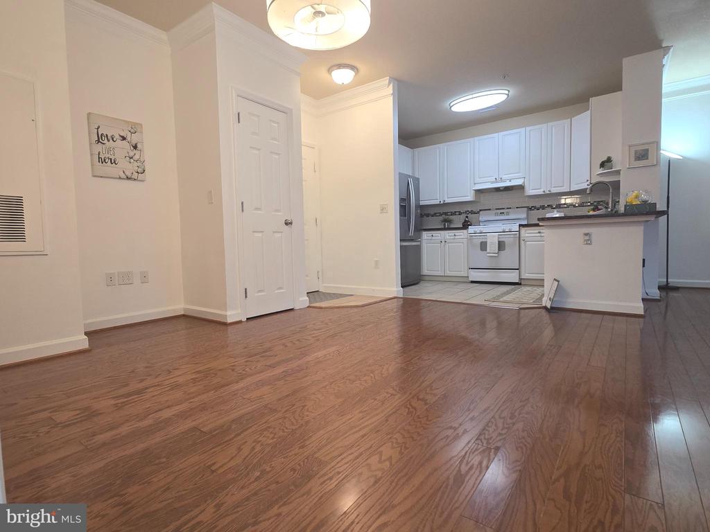 501 HUNGERFORD DRIVE Unit: 110