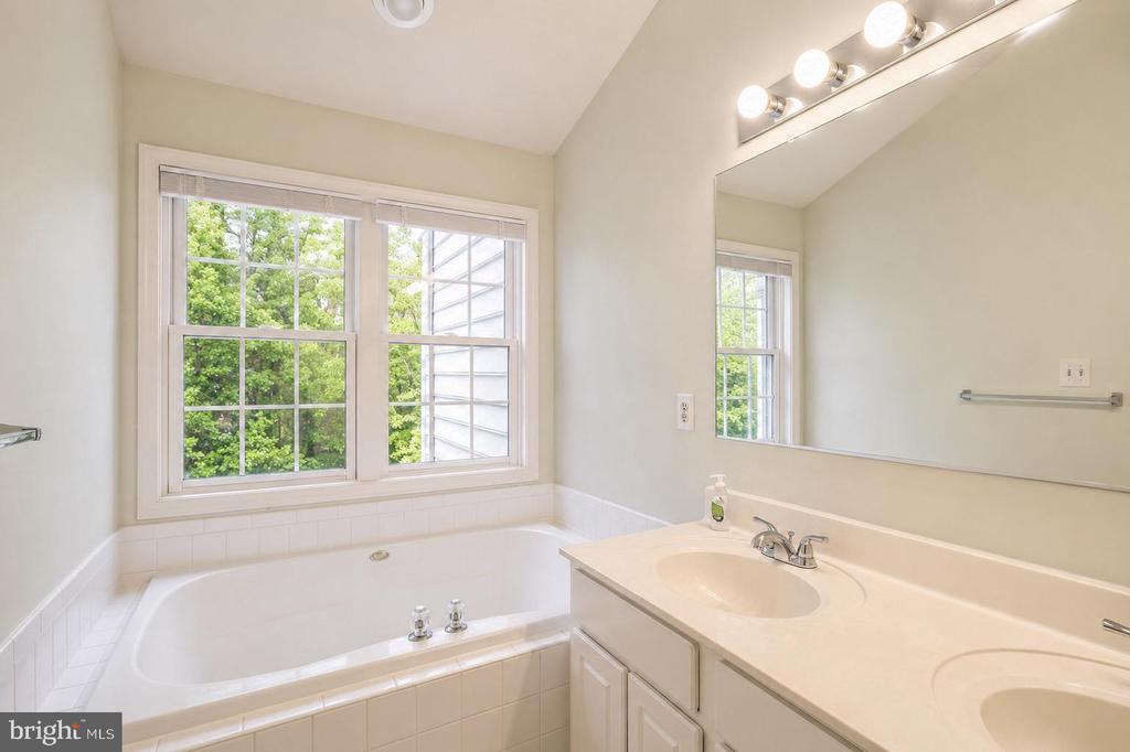 467 WINDING ROSE DRIVE