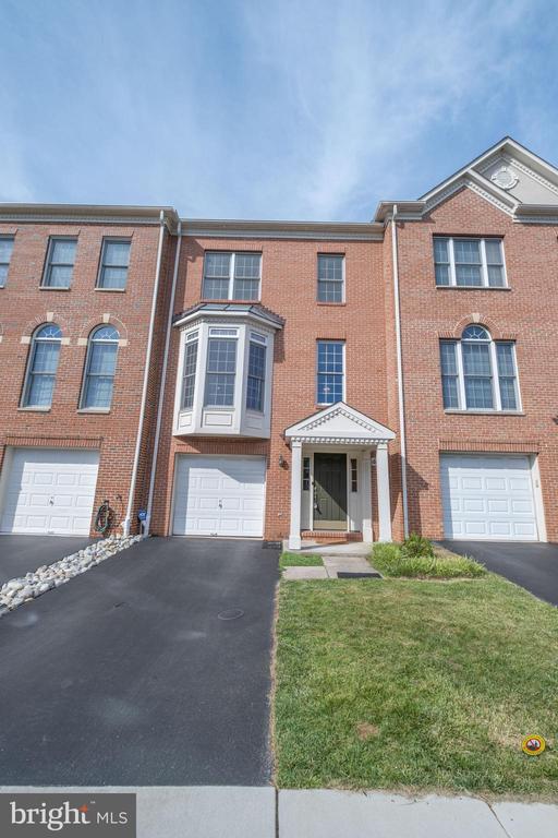 467 WINDING ROSE DRIVE