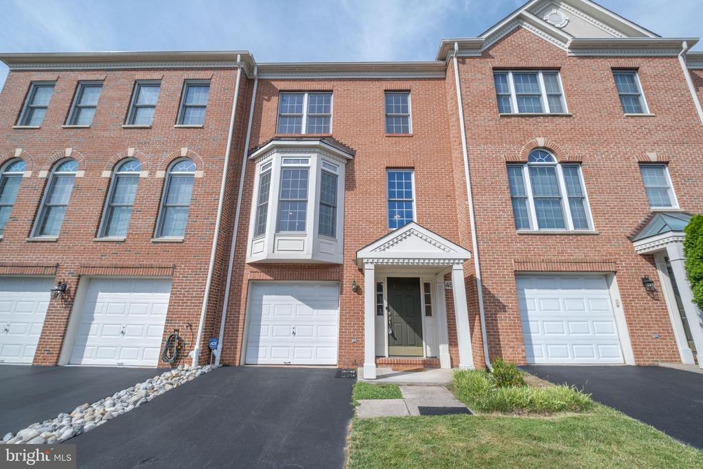 467 WINDING ROSE DRIVE