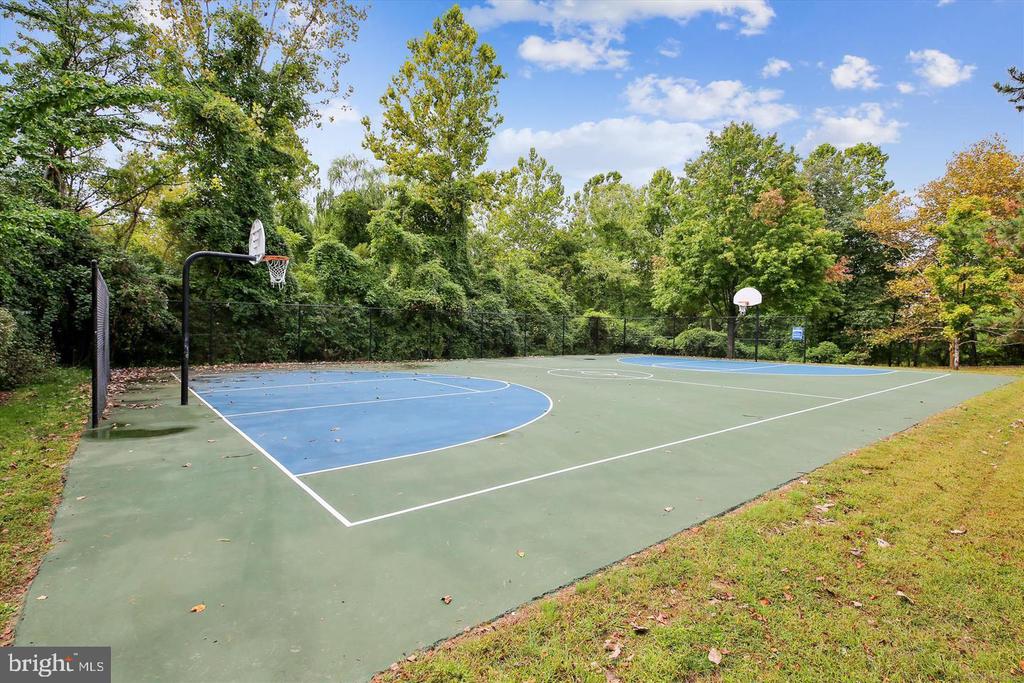 467 WINDING ROSE DRIVE
