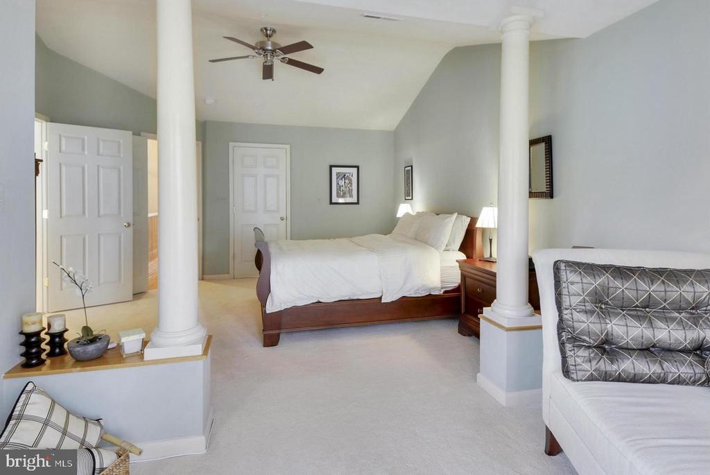 467 WINDING ROSE DRIVE