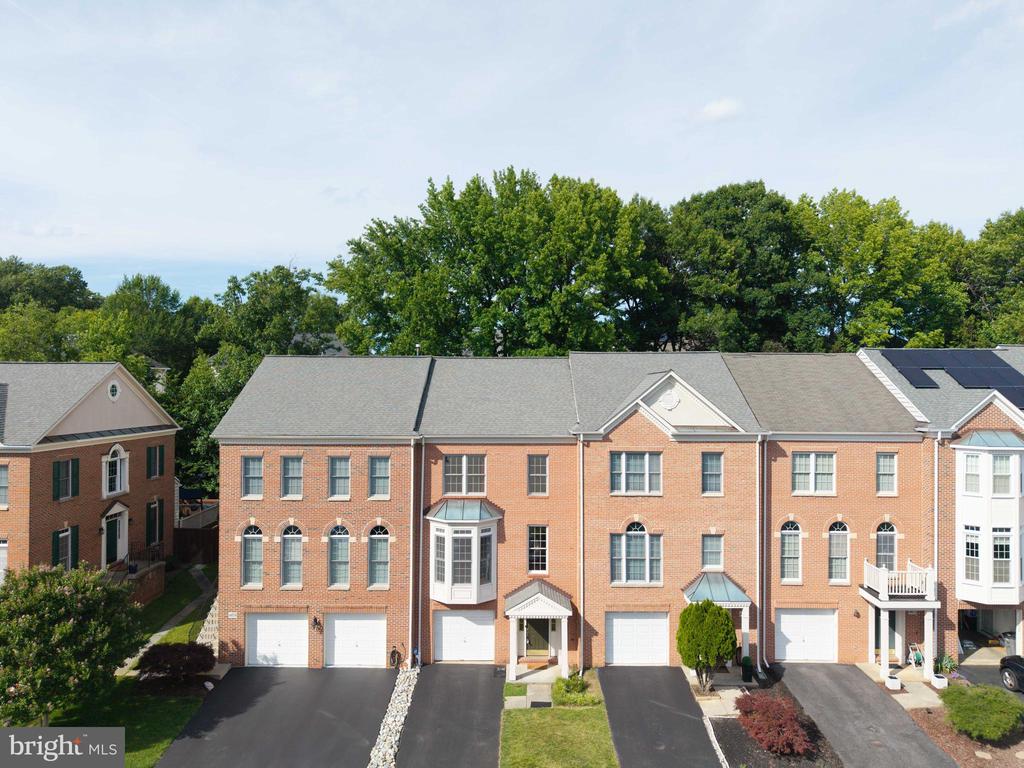 467 WINDING ROSE DRIVE