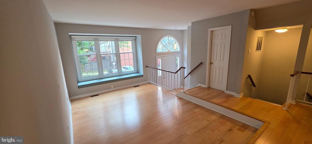 1353 TEMPLETON PLACE