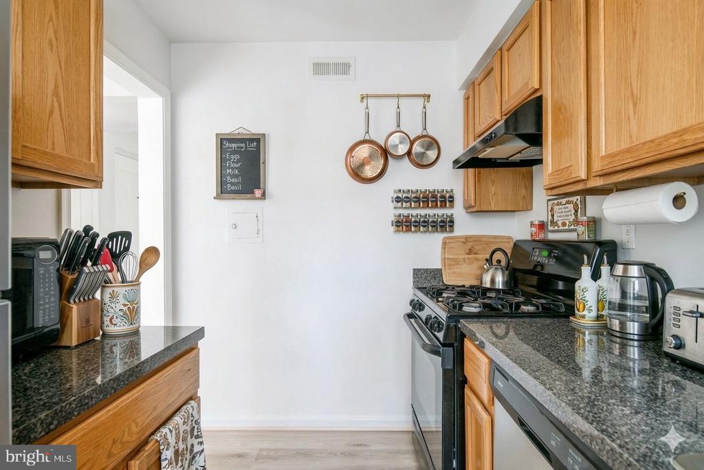 1224 MEADE STREET N ES202