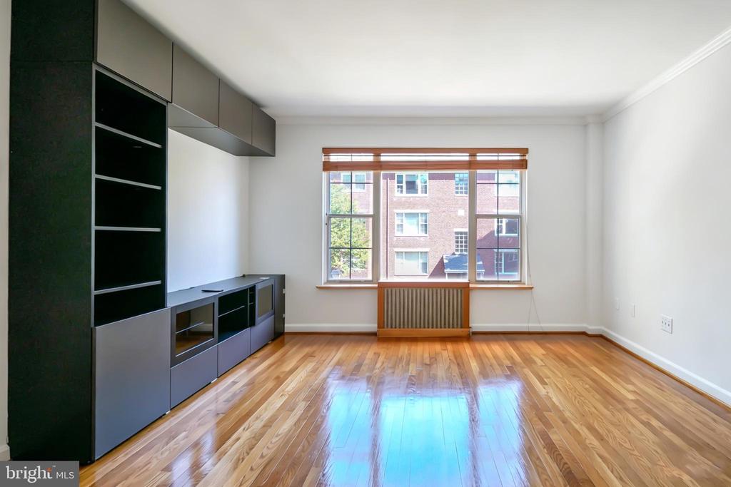 1224 MEADE STREET N ES202