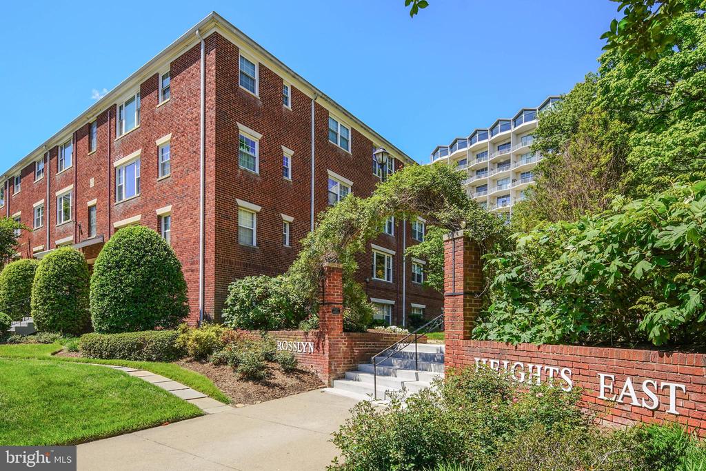 1224 MEADE STREET N ES202