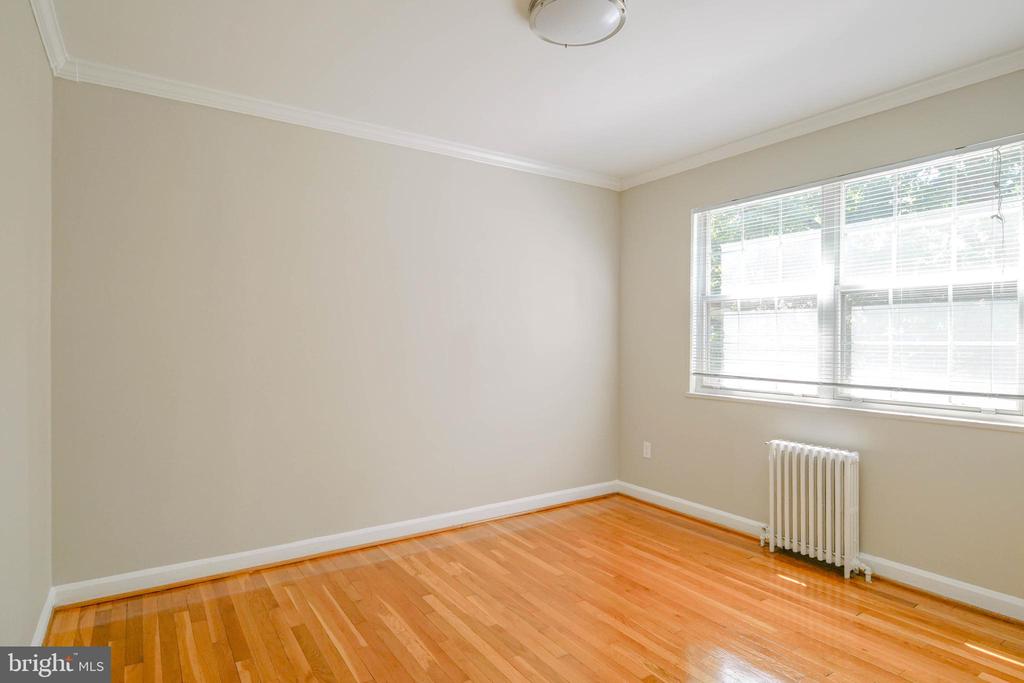 1224 MEADE STREET N ES202
