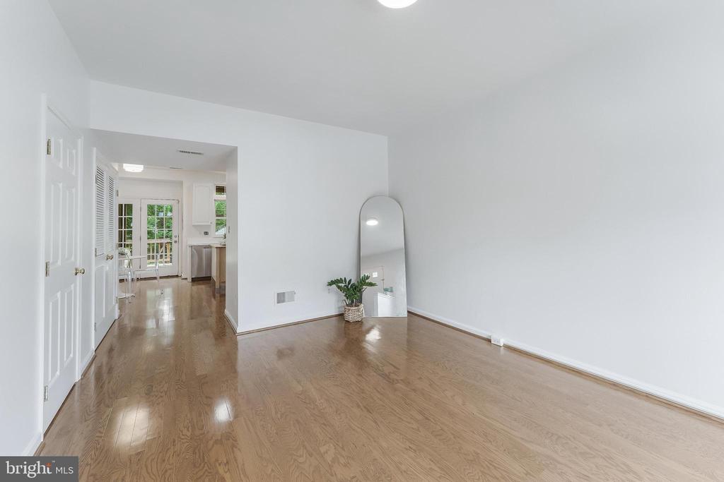 1955 TEASEL COURT