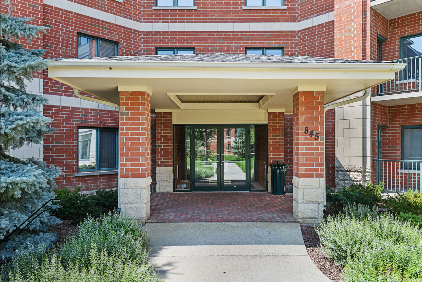 845 E 22nd Street Unit: B-414